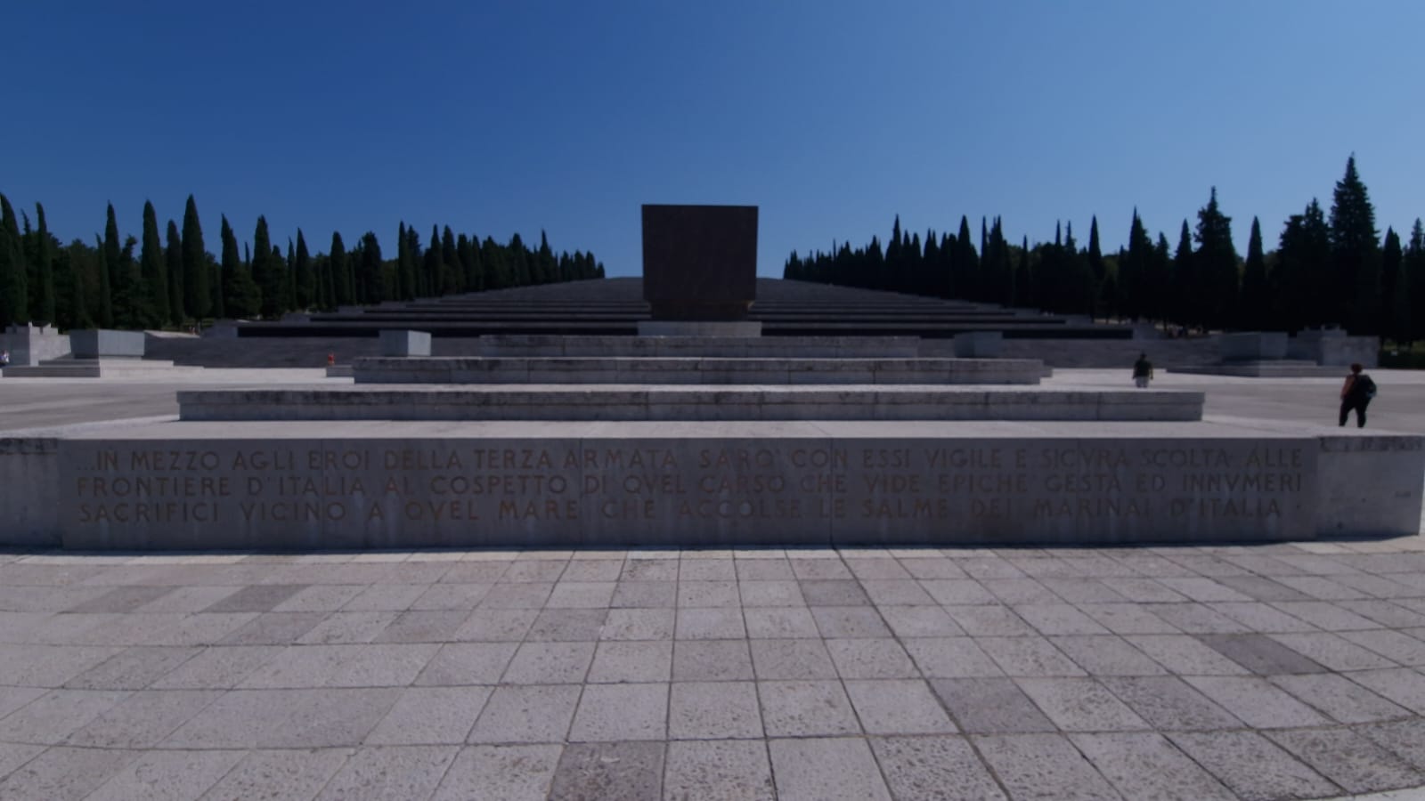 Costruito dal governo Mussolini e inaugurato il 18 settembre 1938, alla presenza del capo del governo, contiene le spoglie di oltre 100 000 soldati italiani caduti durante la prima guerra mondiale.